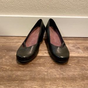 NWOT Clarks Black Leather Pumps